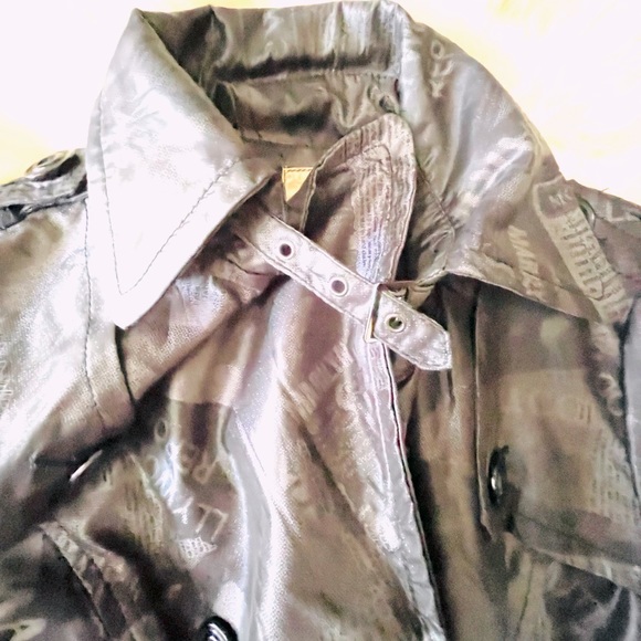 Very Unique Marilyn Trench Coat - Picture 5 of 16